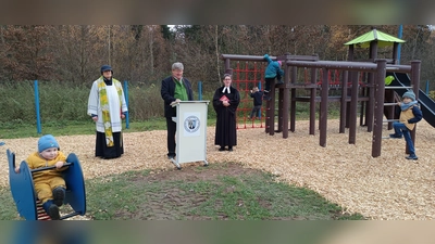 Neuer Spielplatz am Sportgelände Etzenricht feierlich eröffnet. (Bild: Kathrin Müller)