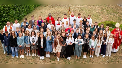 Gruppenfoto der Firmlinge mit Bischof DR. Rudolf Voderholzer (Bild: Markus König)