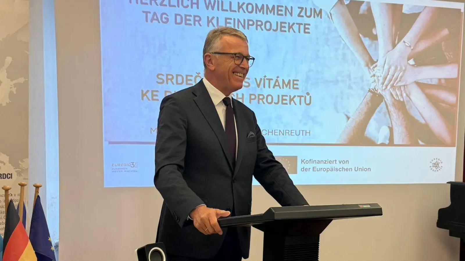 Bürgermeister Franz Stahl bei seiner Begrüßungsrede (Bild: Stefanie Süß)
