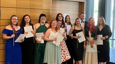 11 Absolventinnen und Absolventen erhielten ihr Abschlusszeugnis der Heilerziehungspflege. (Bild: Johanna Rupprecht)