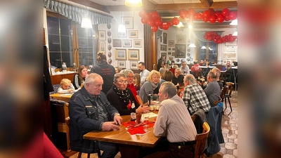 Im Gasthaus Hermann feiert der SPD Ortsverein Etzenricht anlässlich des 3-fach Jubiläums mit einer 99-Cent-Party (Bild: Arijan Selimi)