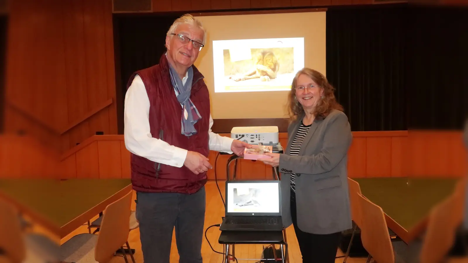 Wolfgang Meischner und die Referentin Dipl.Pädagogin Hanna Haberzett. (Bild: Rudolf Hirsch)