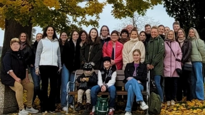 Das Kollegium der Mittelschule MItterteich mit ihren Kollegen der Partnerschule Tachov (Bild: Brigitte Pfennig)