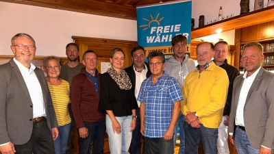 Freie Wähler Hahnbach (v. l.): Hans Martin Grötsch, Cornelia Wendl, Andreas Eckl, Heribert Urbanek, Bettina Tontch, Markus Schinhammer, Klaus Walberer, Martin Sichelstiel, Werner Wendl, Martin Meier, Bernhard Heinisch. (Bild: S. Schinhammer)