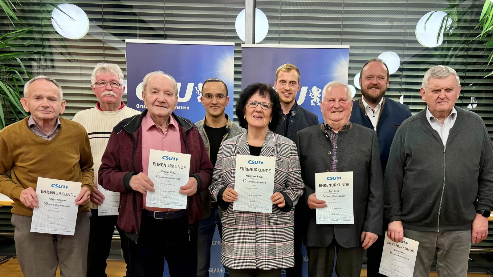 Das Bild zeigt die geehrten Mitglieder mit Landrat Andreas Meier, dem CSU-Ortsvorsitzenden Benedikt Grimm sowie zweitem Bürgermeister Andreas Müller. (Bild: Josef Wagner)
