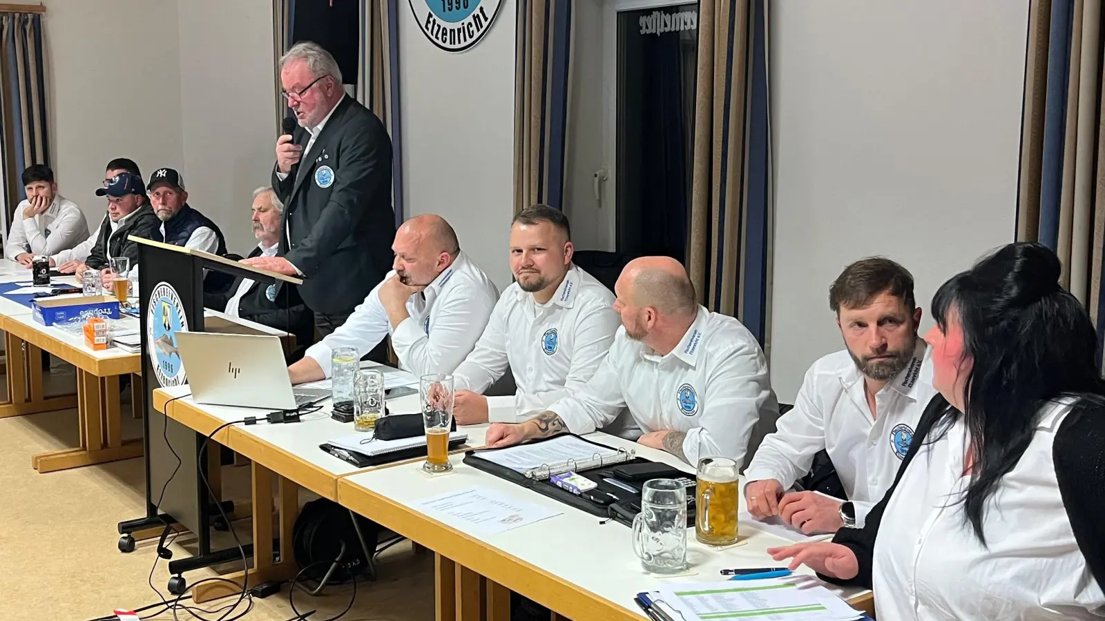 Die Vorstandsmitglieder des Fischereivereins mit ihrem Vorsitzenden Fritz Kick hatten bei der Jahreshauptversammlung ausführliche Berichte für ihre Mitglieder. (Bild: Steffen Ziro)