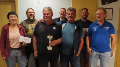 Bild zeigt die Gewinner (v.li) Maria Ackermann / Uwe Geissler Hubert Süttner / Dieter Schmelber / Dieter Sticht / Thomas Plannerer und Bernd Bauer. (Bild: Josef Söllner)