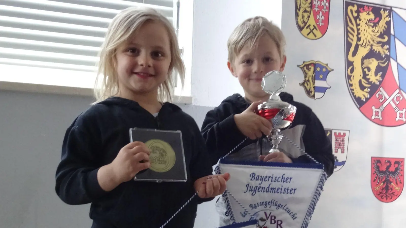 Die gute Nachwuchsarbeit beim KTZV Waidhaus und Umgebung spiegelte sich in den beiden Bayerischen Jugendmeistern Vivien Malea Sauer und Noah Elijah Sauer.  (Bild: Josef Pohl)