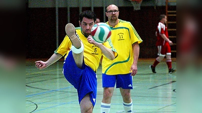 <br>Eine Spielszene aus dem Training des BVS-Teams im Fußballtennis. (Bild: Reinhard Kreuzer)