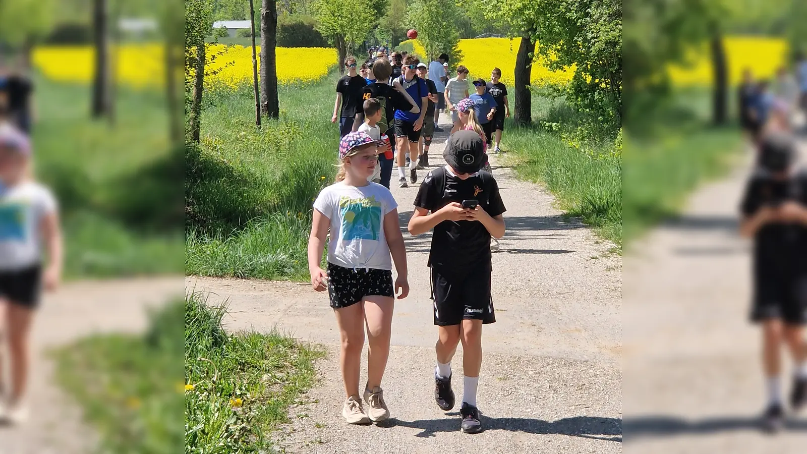 Rund 100 Teilnehmer absolvierten die ca. 11 Kilometer Wanderstrecke. (Bild: Wolfgang Schaller)