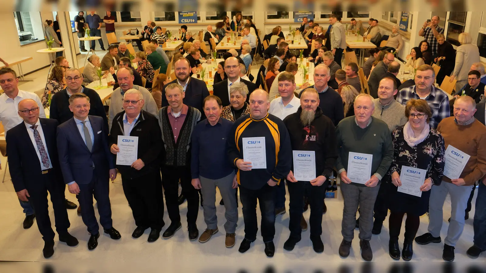 Beim Jubiläumsabend ehrte die Speinsharter CSU 31 Gemeindebürger für langjährige Mitgliedschaft. Die Auszeichnungen nahmen Staatsminister Albert Füracker, MdL Tobias Reiß, CSU-Kreisvorsitzender Landrat Andreas Meier und CSU-Ortsvorsitzender Albert Nickl vor. (Bild: Robert Dotzauer)