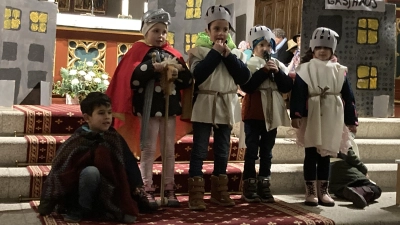 Das Martinsspiel der Vorschulkinder in der Kirche (Bild: Martina Fuhrmann)