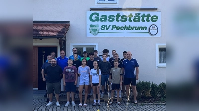 Vorne v.l.: Silva Gomez Eduardo, Debel Oliver, Lehner Franziska, Rosner Hannah, Gleißner Sebastian, Hannes Hörath Mitte v.l.: Robert Stich, Klaus Helgert, Mendel Matthias, Dawas Maged, Haßmann Samuel, Nießner Jan Hinten v.l.: Jürgen Röthig, Sebastian Küffner. Christin Hader, Jonas Liebstein, Alper Akbaba Mattheo Seuz, Danicic Vasilije (Bild: Gerhard Laab )