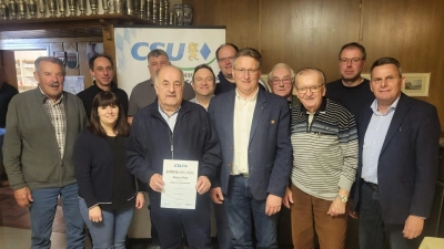 Die neue Vorstandschaft bei der CSU Teunz, auch Ehrungen wurden durchgeführt.  (Bild: Martin Heinrich)