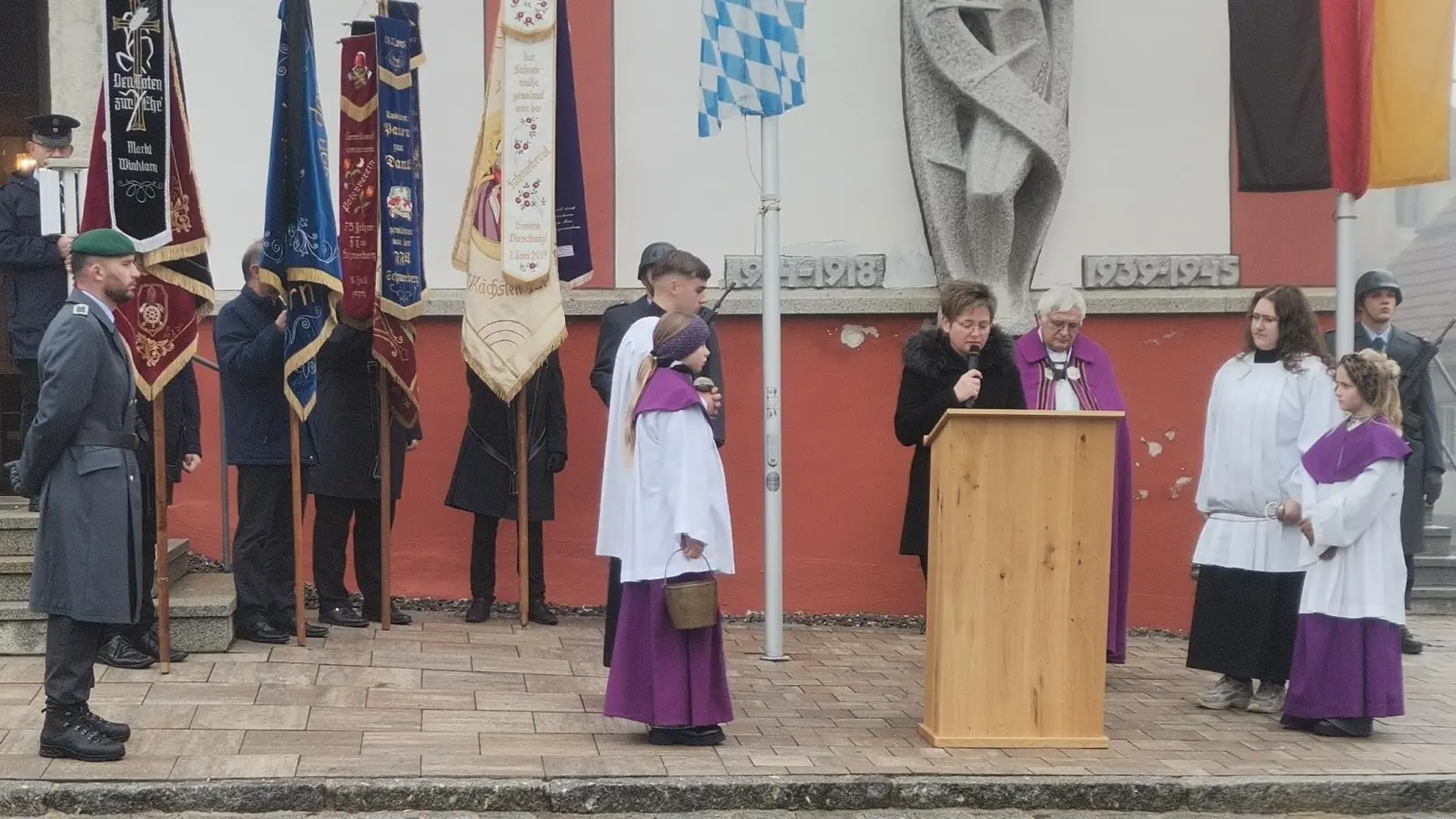 Gedenken am Kriegerdenkmal in Winklarn (Bild: Annemarie Mösbauer)