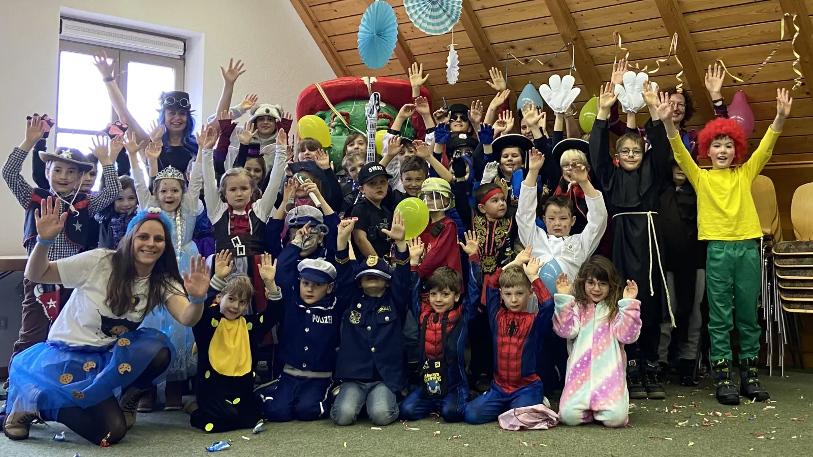 Gute Laune bei der Faschingsparty der Löschzwergen. (Bild: Theresa Bayerl)