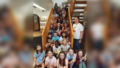 Schüler/-innen der Grundschule Bad Neualbenreuth mit Klassenleitung Frau Lehmann (Bild: Kristina Gebel )