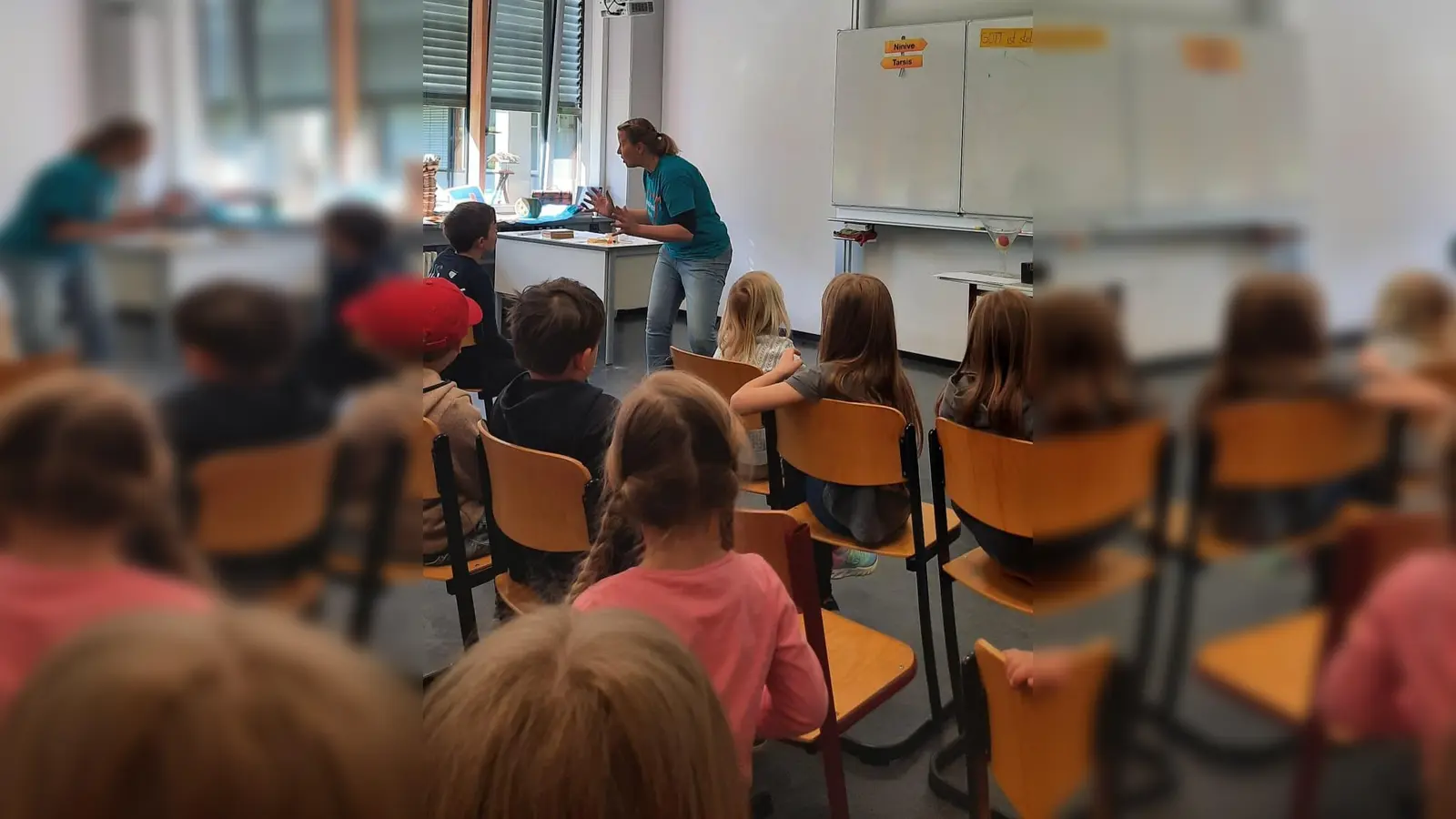 Katrin Feil erzählt die spannende Geschichte von Jona (Bild: Dagmar Franz)