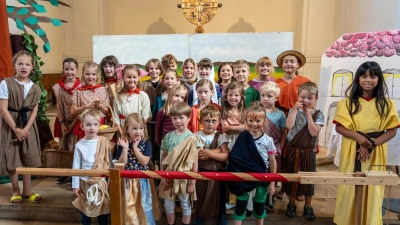 Die Kinder vom Spatzen- und Kinderchor der Paulanergemeinde bei der Probe zum Kindermusical „Zachäus” (Bild: Dr. Alfons Götzfried)