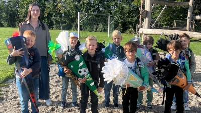 Für acht Jungen begann in Trausnitz mit dem 1. Schultag ein ganz besonderer neuer Lebensabschnitt. (Bild: Magdalena Koch)
