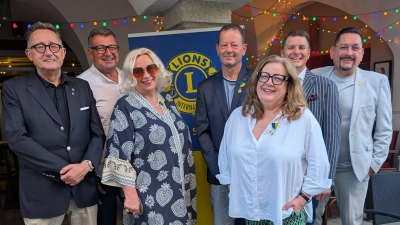 Von Links: Max Rauch, Frank Irlbacher, Cornelia Sparrer, Mario Graf, Andrea Schubert und die beiden Präsidenten Christoph Müller-Rauch und Markus Rodler. (Bild: Alexander Kießlich)