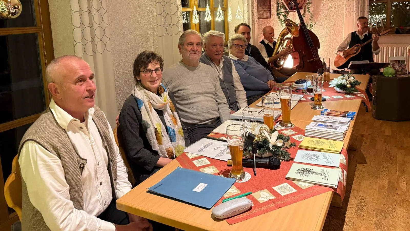 Die Autoren des Arbeitskreises Mundart Weiden (Opf)  (Bild: Wolfgang Bäumler)