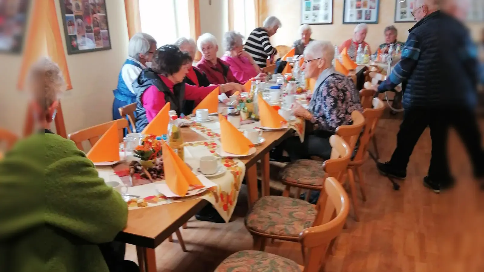 Ein fröhlicher Gerbstnachmittag im Pfarrheim (Bild: Johann Bauer)