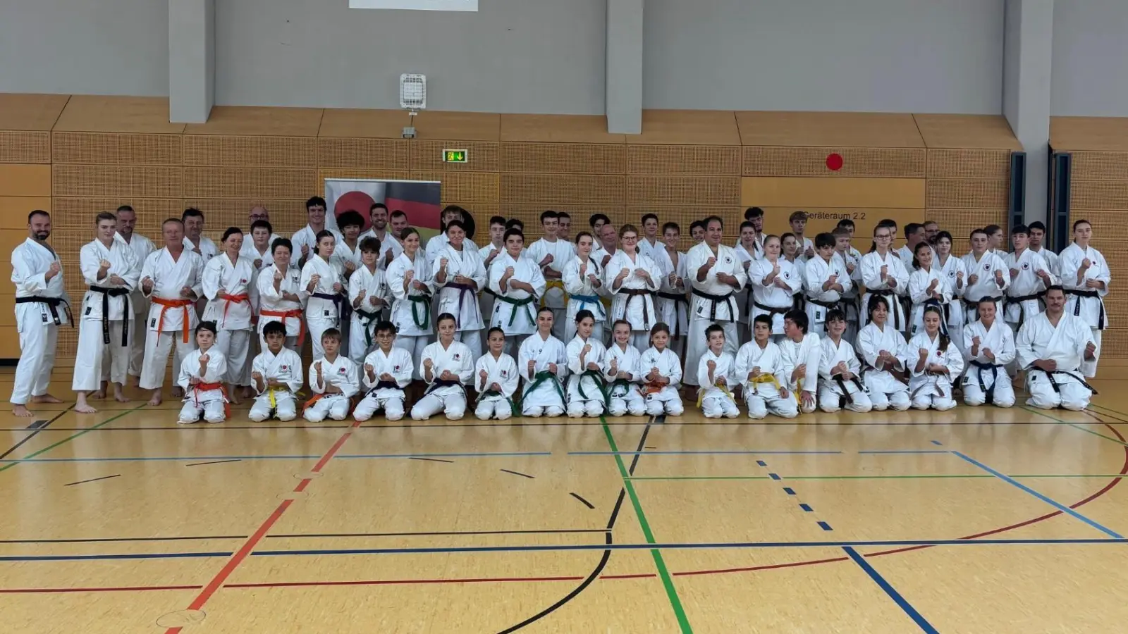 Stützpunkttrainer beide ganz links im Bild (Bild: Anna Schönberger)