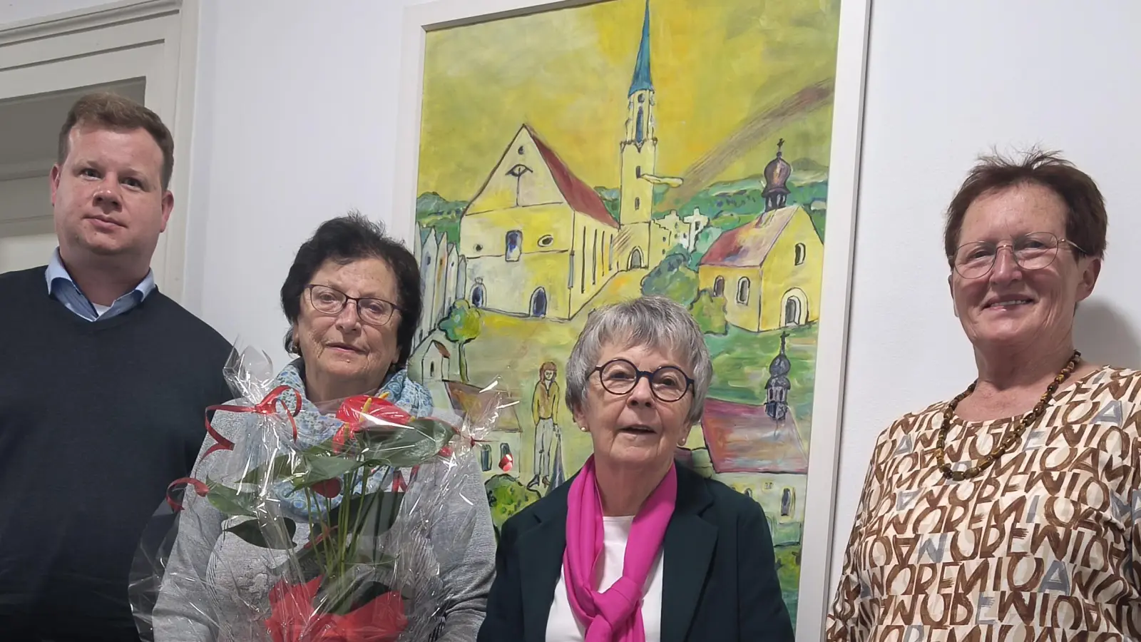 v. l.: Stadtpfarrer Thomas Kraus, Frau Margarete Schultes, geehrt für 40jährige Mitgliedschaft, Bezirksvorsitzende Rita König und die KDFB Sprecherin Rita Ponnath (Bild: Gabriele Böhm)