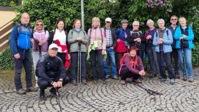 Unsere Wandergruppe nach der verdienten Pause. (Bild: Ingrid Kastl)