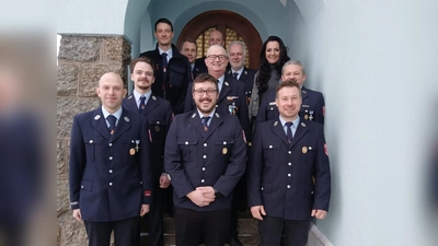 Im Bild vordere Reihe von links: Michael Kastner, René Schuchter, Dieter Lippert, mittlere Reihe von links: Lukas Weihönig, Günther Fachtan, Gerhard Kaiser und hintere Reihe von links: Lukas Neubauer, Michael Hofmann, Florian Lippert, Rolf Müller, Margit Bayer. (Bild: Oswald Zintl)