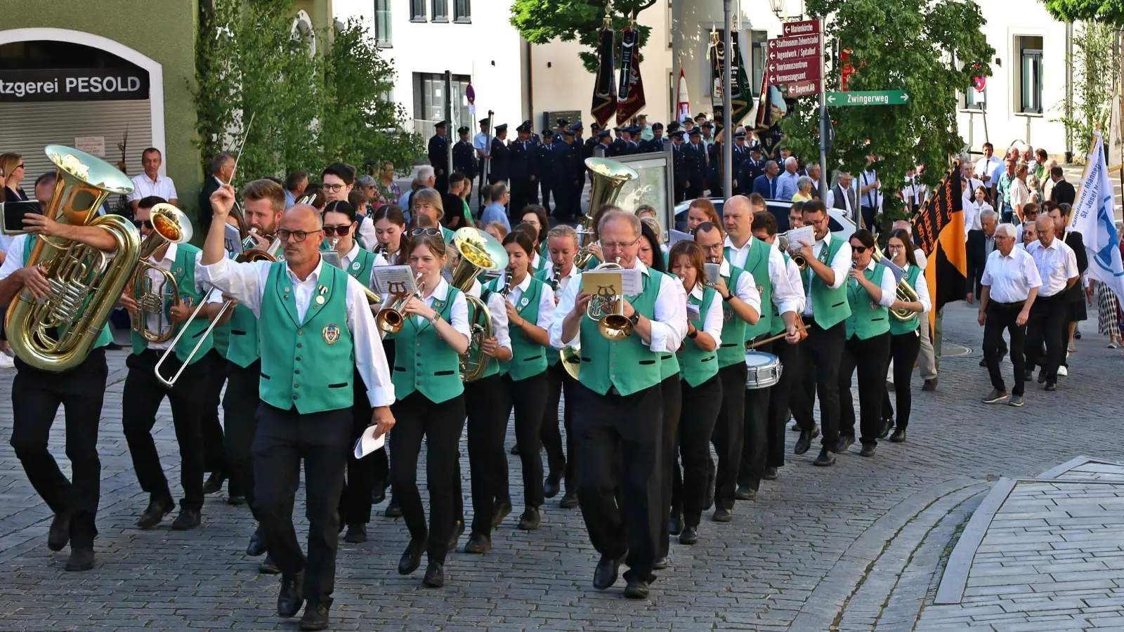 Festliche Blasmusik bei allen kirchlichen und weltlichen Feiern im Jahreskreis, ist das Markenzeichen der Jugendblaskapelle Nabburg. (Bild: Franz Wagner)