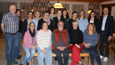 Die neue Mannschaft beim Gartenbauverein Edelsfeld u.U. e.V. ab 2026 und 1. Bgm. Hans-Jürgen Strehl. (Bild: Rudi Gruber)