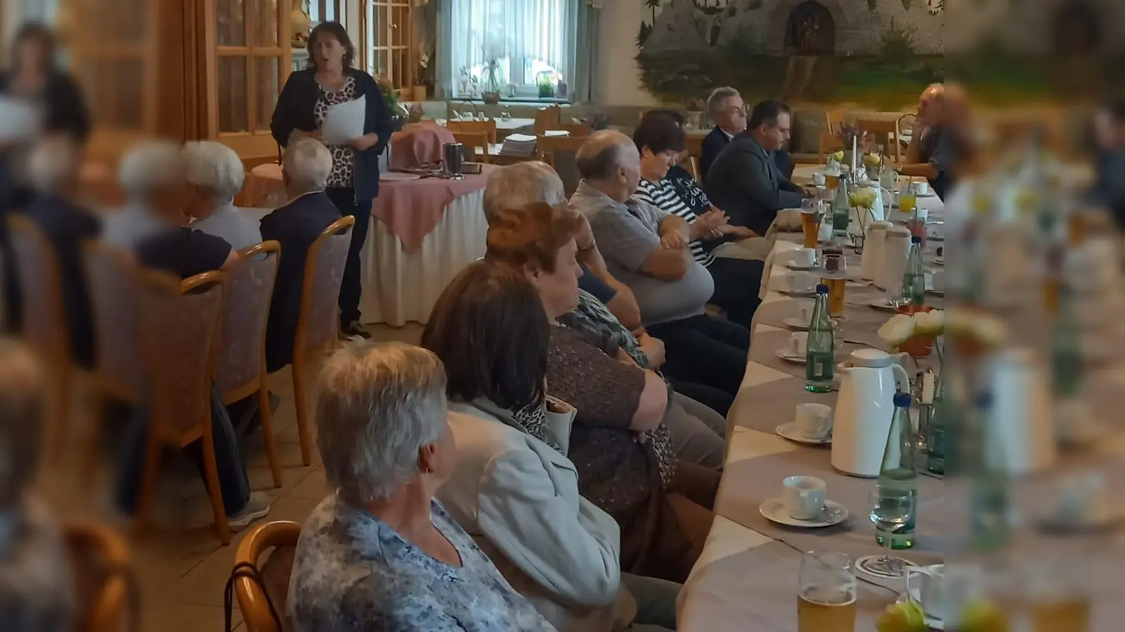 Referentin Marianne Schieder und Teilnehmer (Bild: Fritz Lindmeier)