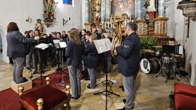 Gottesdienst für die verstorbenen Mitglieder mit rund 40 Musikern unter der Leitung von Sabine Kredler. (Bild: Sabine Kredler (sak))
