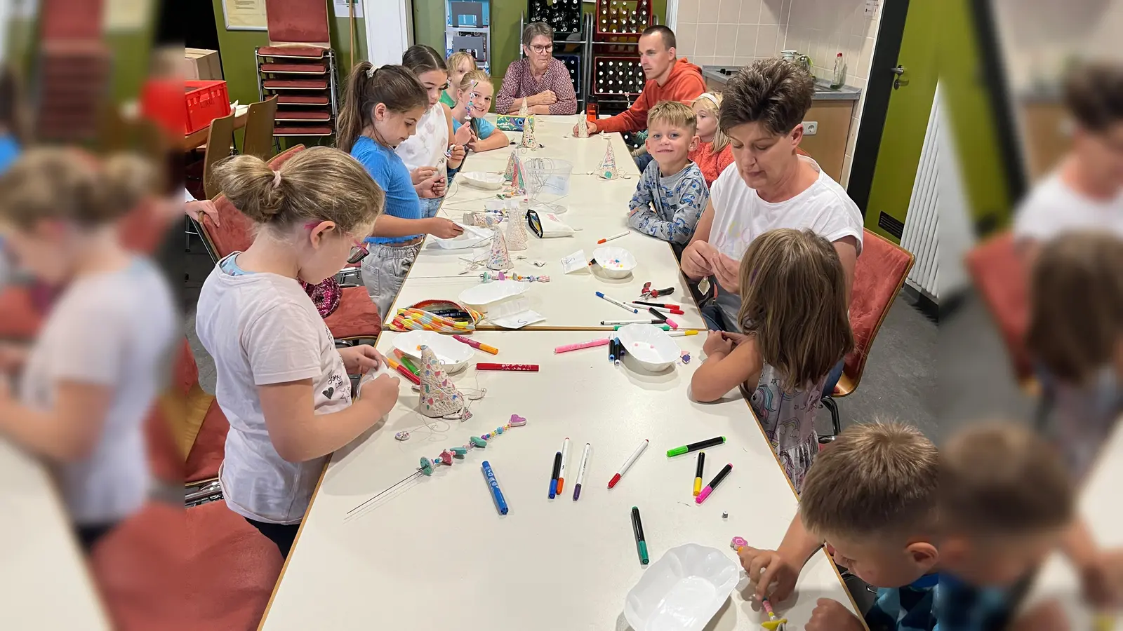 Die Kinder basteln fleißig Deko für den Garten (Bild: Georg Janner)