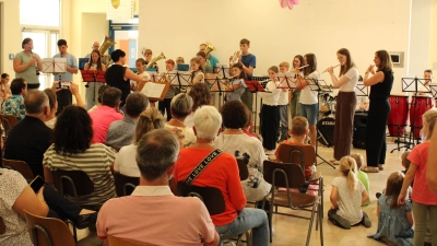Über die vollbesetzte Schulaula freuten sich alle Akteure des Juniorkonzertes. (Bild: Irene Klier)