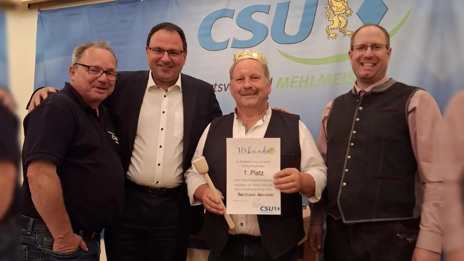 CSU-Bürgermeisterkandidat Alexander Pscherer, Parl. Staatssekretär Martin Schöffel, Krauthobelkönig Bgm. Bernhard Schindler, CSU-Ortsvorsitzender Johannes Geisler  (Bild: Simone Werner-Ney)