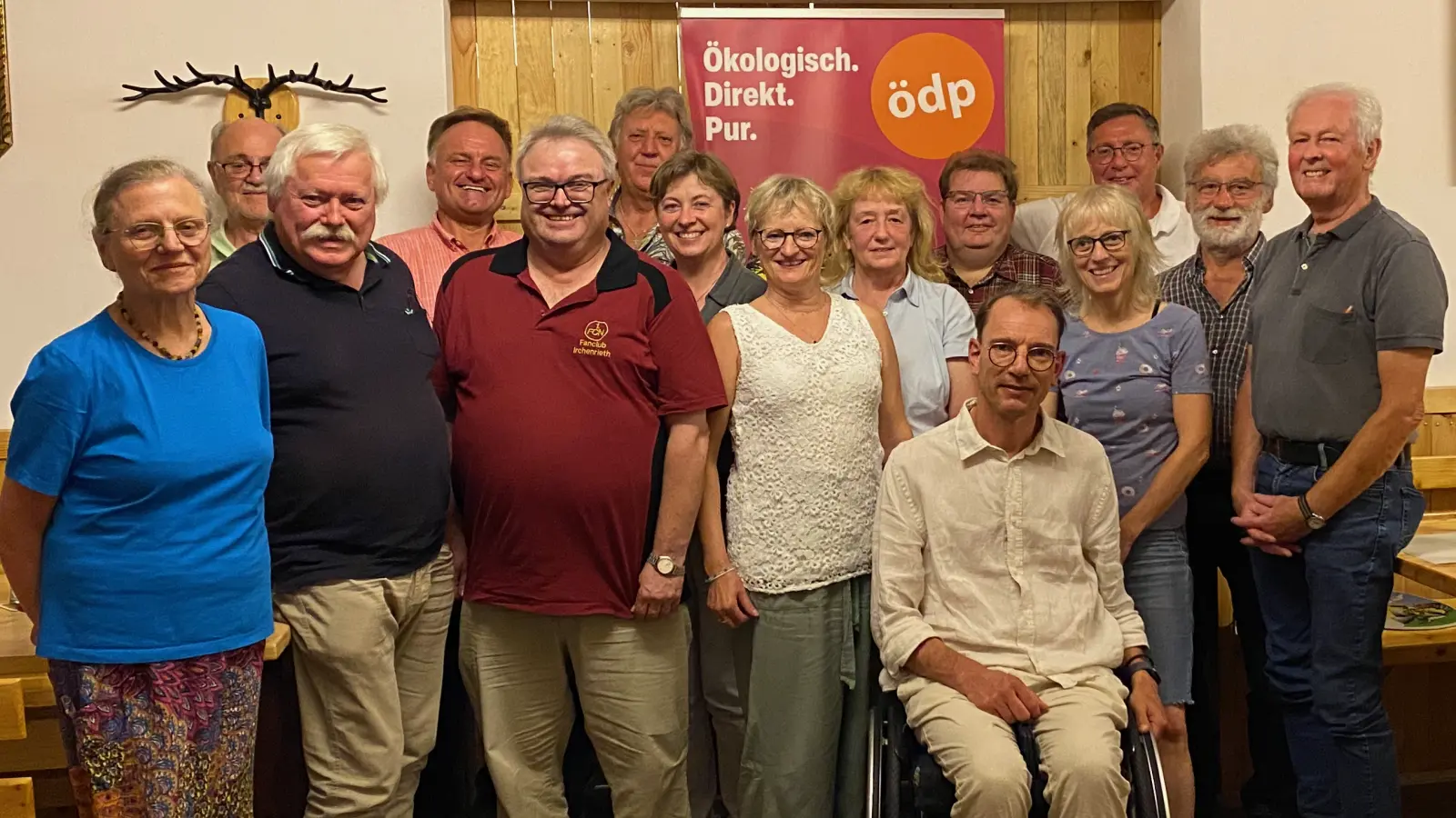 Einige Mitglieder und Gäste der Jahreshauptversammlung der ÖDP Nordoberpfalz mit den Vorstandsmitgliedern Christian Wallmeyer, Kreisrätin Dr. Barbara Kindl, Gabi Lingl, Günther Sparrer sowie den BI-Sprechern Christian Rittner und Hans Riedlbauer. (Bild: Günther Sparrer)