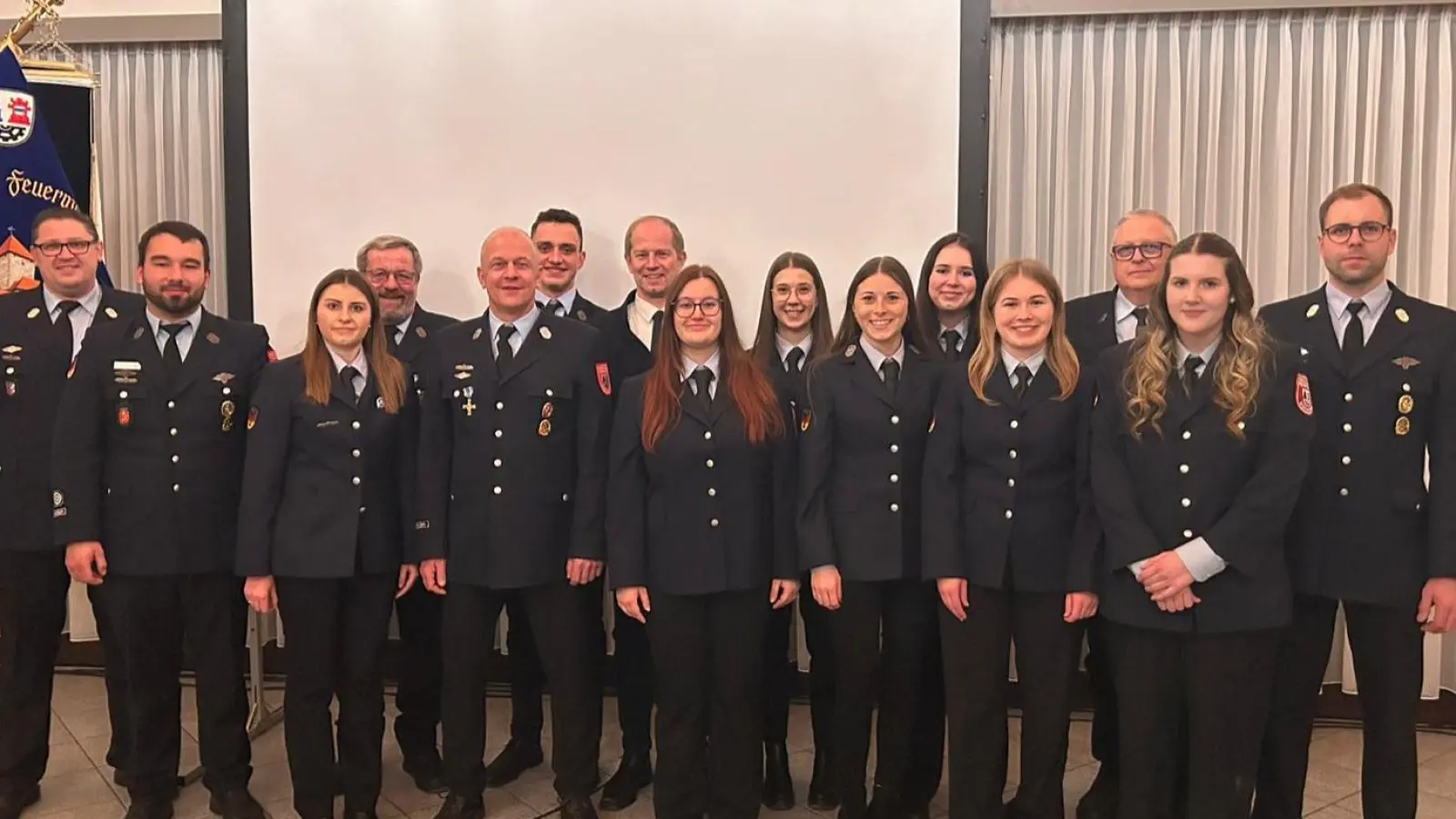Frauen-Power bei den Geehrten und Neuaufnahmen in den aktiven Dienst (Bild: Anna Rosenberg)