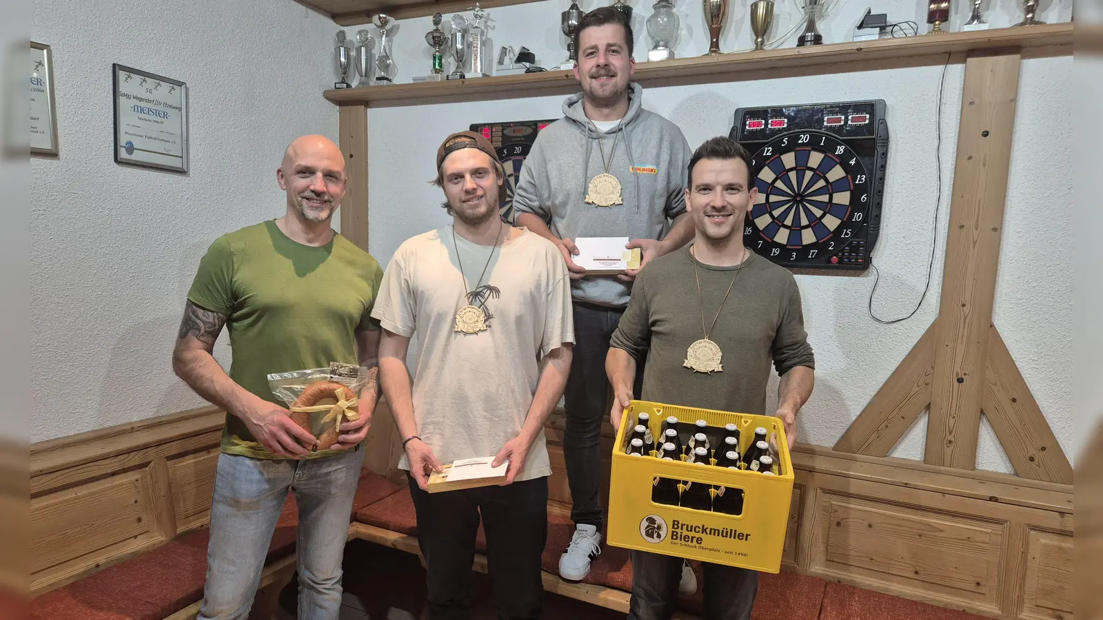 Bild von der Siegerehrung: v.l.n.r.: Christian Dimov-Thomas, Nico Klöpfel, Florian Steckert, Bernd Taufer (Bild: Hannes Heim)