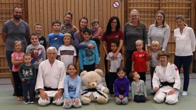 Kinder und Eltern waren beim Judo-Schnuppertraining begeistert dabei. (Bild: Susanne Schubert)