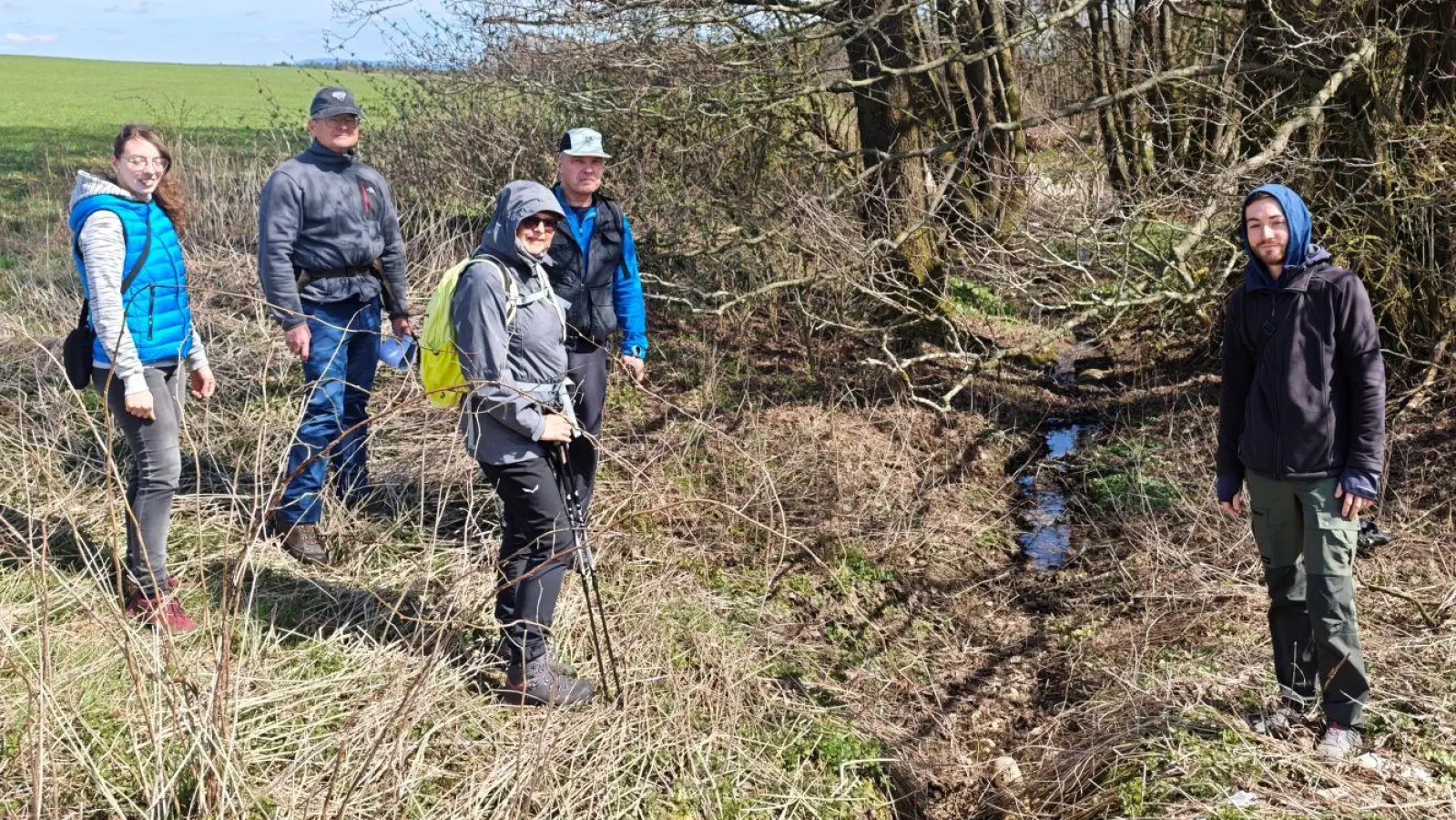 Mitglieder der OG Kirchenthumbach an der Quelle des Thumbach. (Bild: Rainer Knoll)