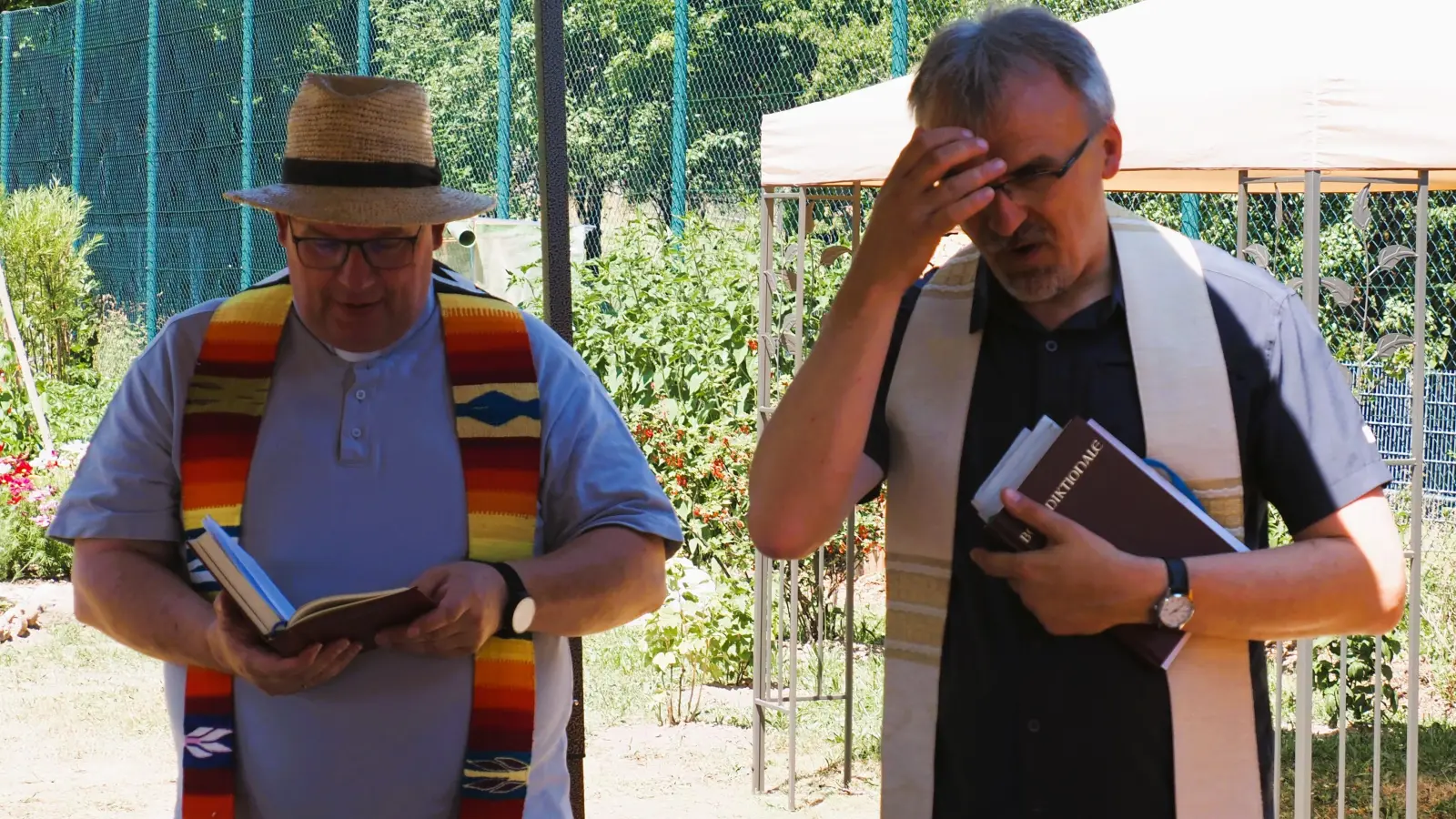 Pfarrer Martin Besold eröffnet die kirchliche Feierstunde (Bild: Gerd Neumann)