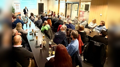 Der Vorsorgeabend der Bürgerliste zog viele an und gab klare Impulse zu Patientenverfügung, Vorsorgevollmacht und Bestattungsvorsorge. Weiter geht es am Donnerstag, 20. November, 19 Uhr, in der Max-Reger-Halle. (Bild: Jürgen Meyer)