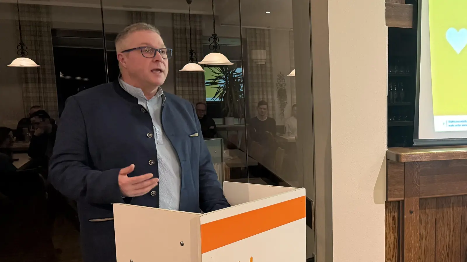 Der UWG-Vorsitzende Helmut Meindl erklärte: „Wir wollen Politik vor Ort gestalten – nah an den Menschen”. (Bild: Helmut Meindl)