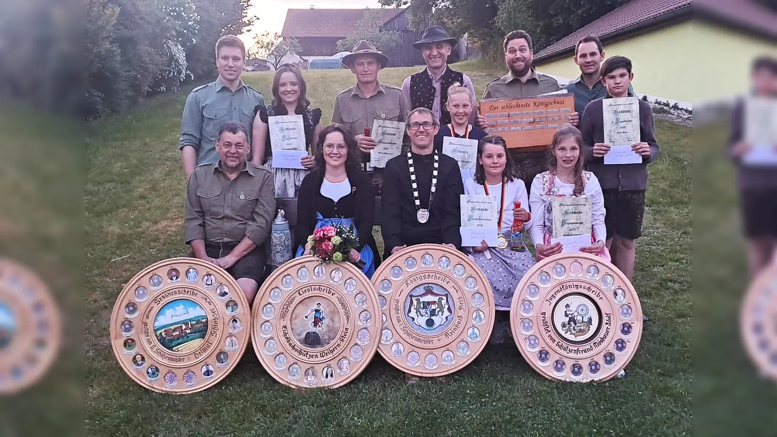 Die Würdenträger 2025 der Eichelbachschützen Weihern - Stein.Von Links stehend : Schießleiter Stefan Gradl, Lilly Zimmermann, Martin Mayer jun., Josef Bauer, Elena Reis, Marcus Wagner, Schützenmeister Matthias Reis und Leon Mayer. Sitzend von links: Gerhard Meindl, Maria Zimmermann, Reinhard Lindner, Luzia Karl und Sophia Kirchberger. (Bild: Hans Schlosser)