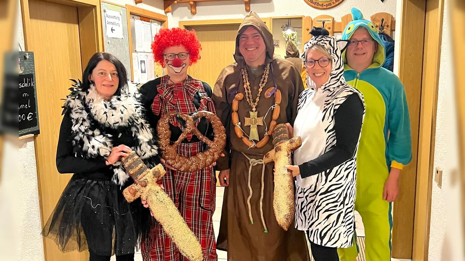 Von links: Schörner, Ingrid Singer, Andreas Reinwald, Susanne Reinwald, Schützenmeister Christian Schörner. (Bild: Stefanie Richter )