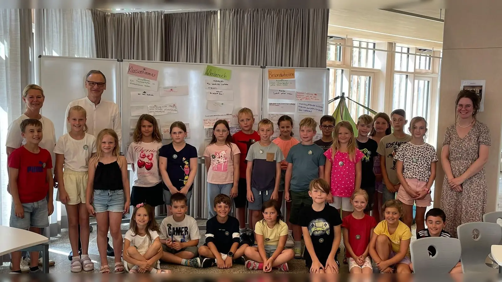 Der Schülerrat der Markgraf-Diepold-Grundschule mit Bürgermeister Bernd Sommer, Rektorin Karin Gleißner und Jugendsozialarbeiterin Annika Gulden. (Bild: Birgit Marti)