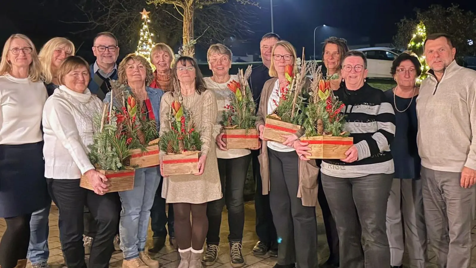 Die geehrte Mitarbeiterinnen der Ökumenischen Sozialstation und deren Gesellschafter. (Bild: Irina Reizenhauer)